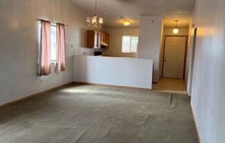 2 beds, 1 bath, 988 sqft, $900