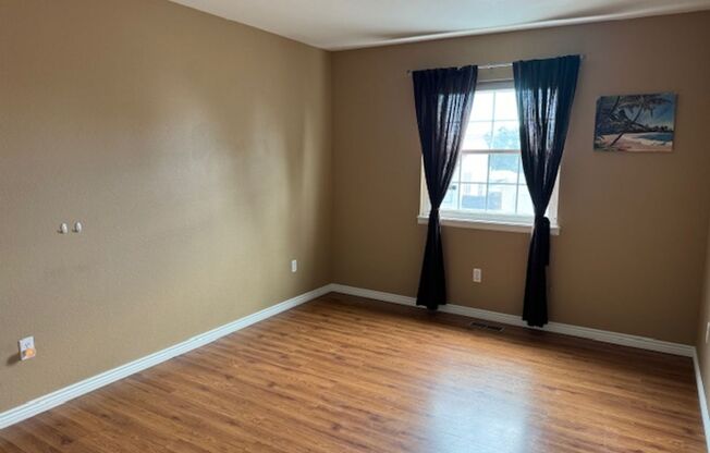 3 beds, 2 baths, $2,500