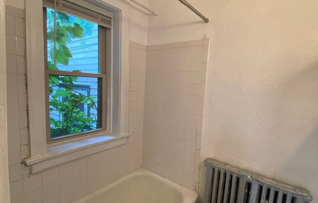 Studio, 1 bath, $675, Unit 24