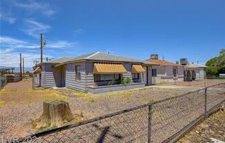 214 W VICTORY RD