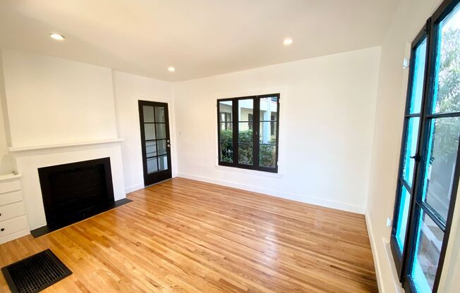 7956-7958 Norton Ave