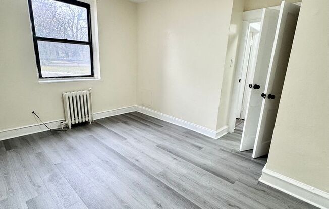 2 beds, 1 bath, $1,100, Unit G2