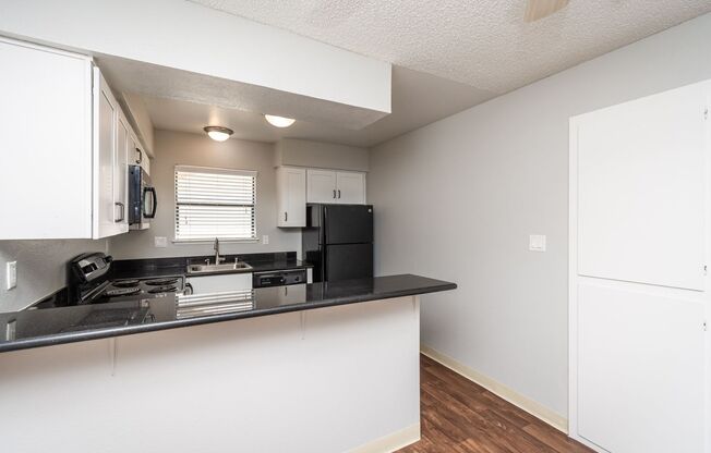 2 beds, 1 bath, 860 sqft, $1,800, Unit 224