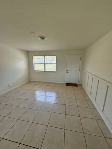 6750 SNOW WHITE DR