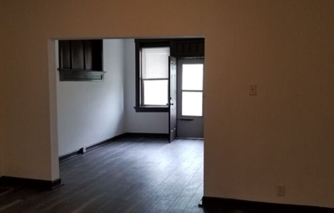 1 bed, 1 bath, $650, Unit 4165 1st Flr.