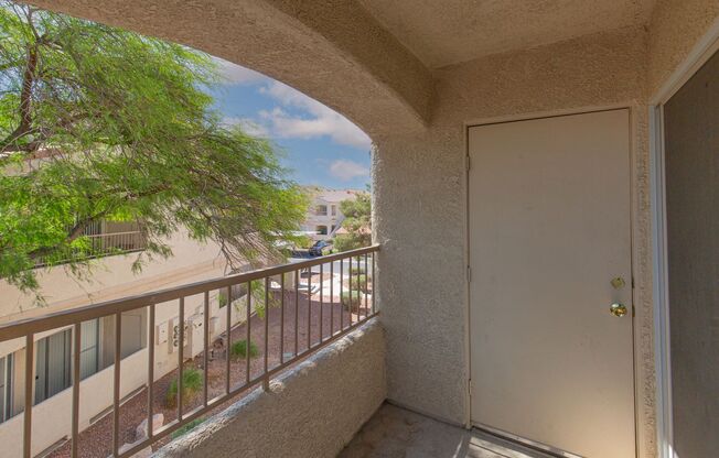2 beds, 2 baths, $1,250, Unit Bldg KK