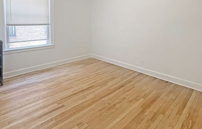 2 beds, 1 bath, 800 sqft, $1,300, Unit 211