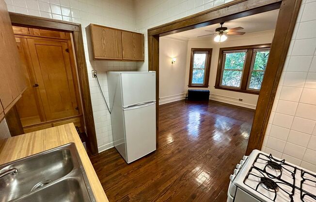 1 bed, 1 bath, 425 sqft, $1,865, Unit 233-220