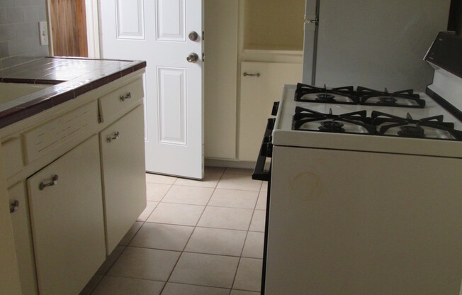 1834-36 Chalcedony St.