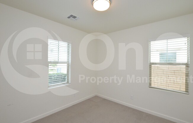 953 W YELLOWSTONE WAY