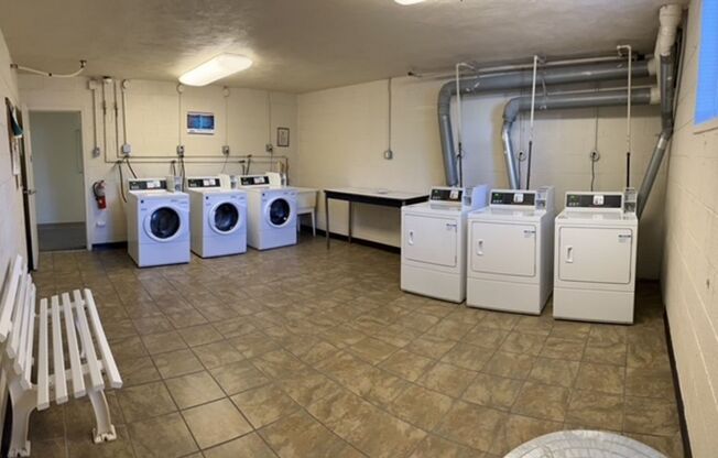 1 bed, 1 bath, 700 sqft, $1,325, Unit B206