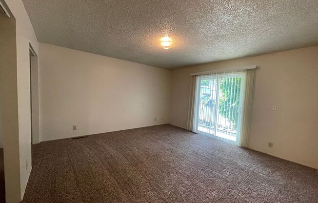 2 beds, 1 bath, 875 sqft, $1,099, Unit 03