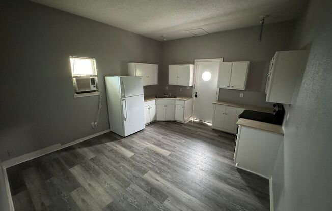 2 beds, 1 bath, 700 sqft, $945, Unit Rear