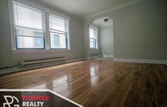 425 W Roscoe St