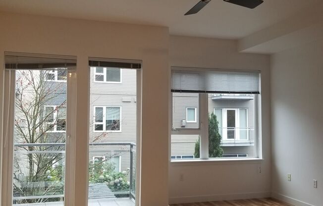 Contemporary 1 bedroom in downtown Kirkland