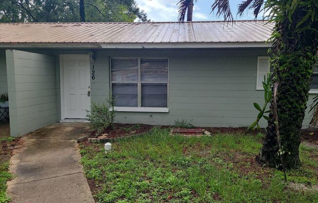 2 beds, 1 bath, 896 sqft, $1,150, Unit 126 NE 40 PL