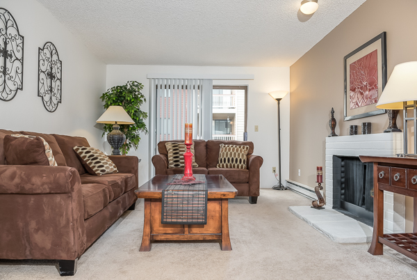 2 beds, 1.5 baths, 920 sqft, $1,749, Unit D104