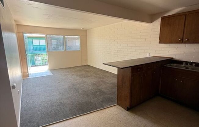 2 beds, 1 bath, 871 sqft, $1,175, Unit C18