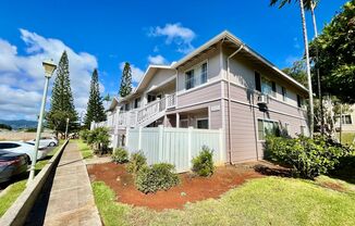 Discover a refreshed 2-bedroom, 2-bathroom residence in Mililani Mauka, complete with 2 parking spaces!