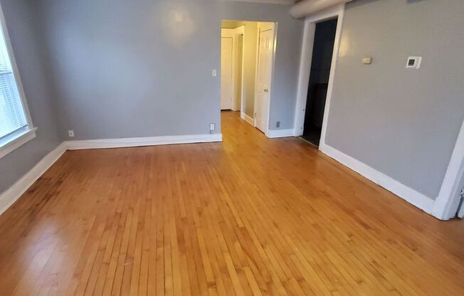 2 beds, 1 bath, $850, Unit 3