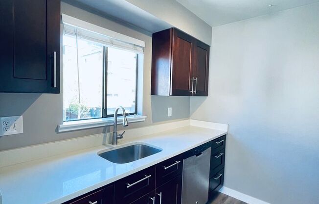 Alki 12 Apartments