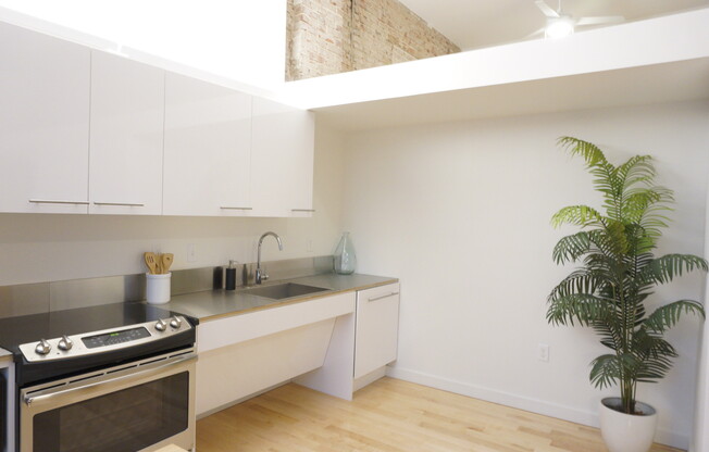 1 bed, 1 bath, 624 sqft, $995, Unit Loft J