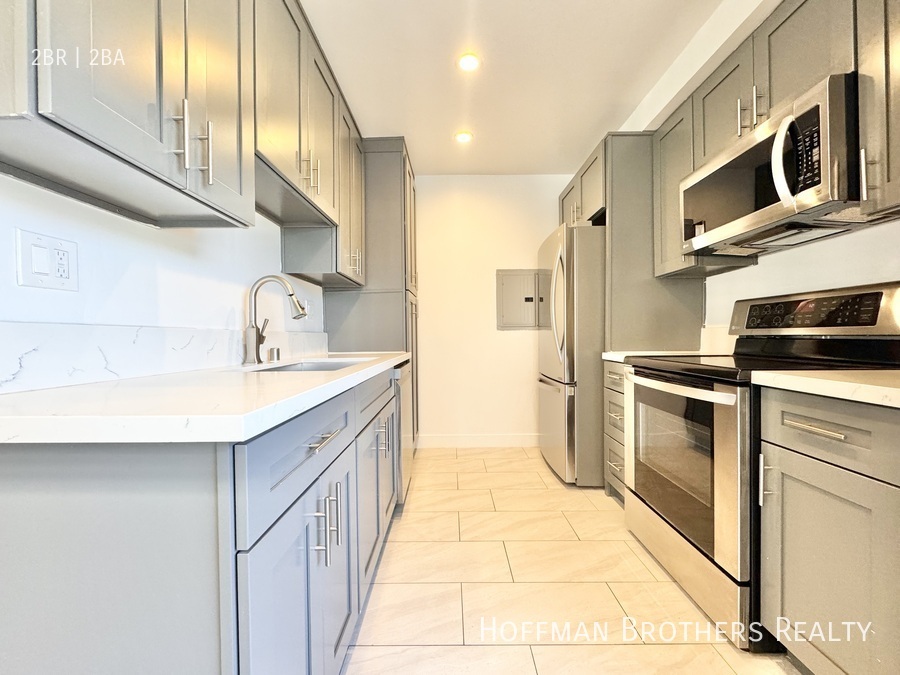 1948 S RIMPAU BLVD