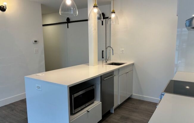 2 beds, 1 bath, $2,599, Unit 302