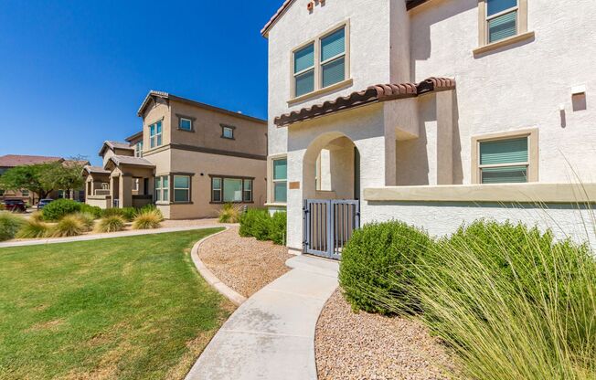 Gorgeous Townhouse In The Heart of Goodyear