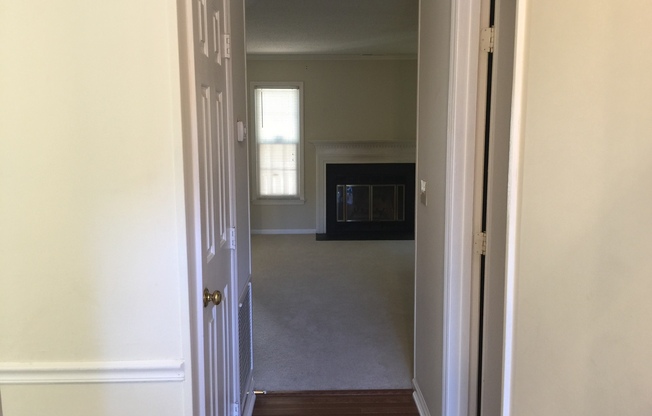 2 BR Townhome Near Battleground Park