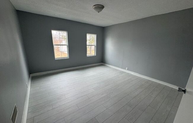 Completely Renovated 3BR/1BA Townhome located near Downtown Indy.