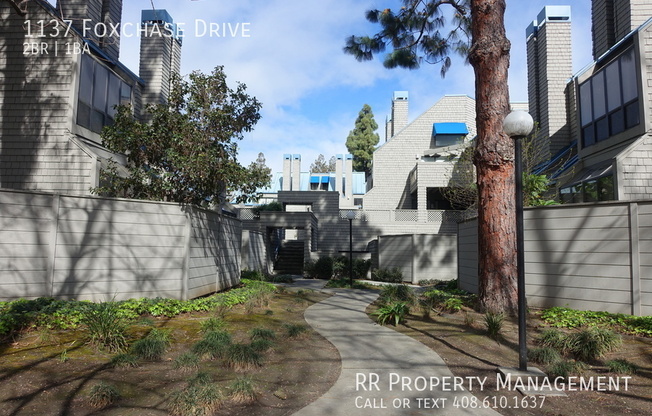 1137 FOXCHASE DR