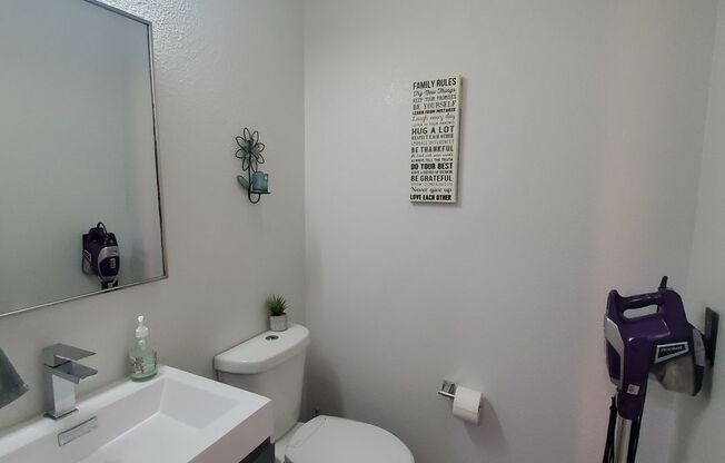 Modern Concord Townhouse 3/2.5 near BART & Downtown