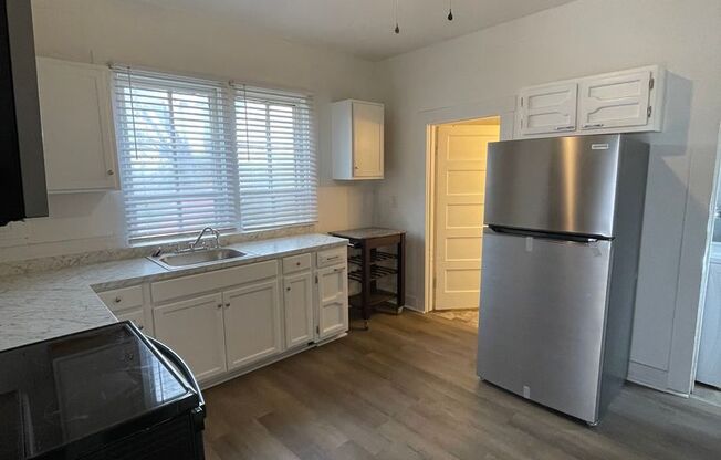 2 beds, 1 bath, $1,250