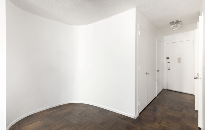 1 bed, 1 bath, 571 sqft, $3,850, Unit 22H