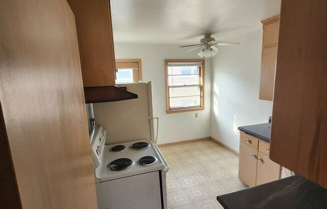 1 bed, 1 bath, $850, Unit APT-4