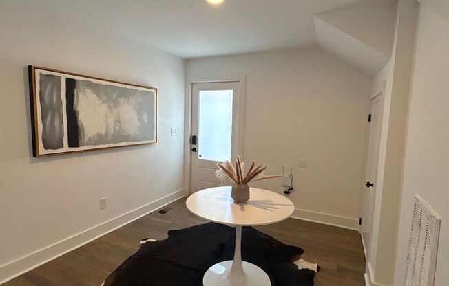 Fully Furnished 5 Bed, 3.5 Bath Located In East Nashville's McFerrin Park Neighborhood w/ Flexible Lease Terms! Lawn Care Included!