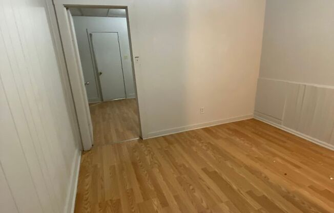 1 bed, 1 bath, $925, Unit 211 W King Apt 2