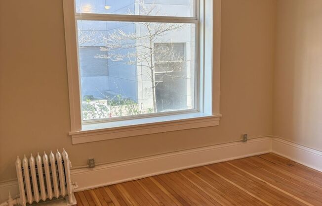 1 bed, 1 bath, 400 sqft, $1,200, Unit 05