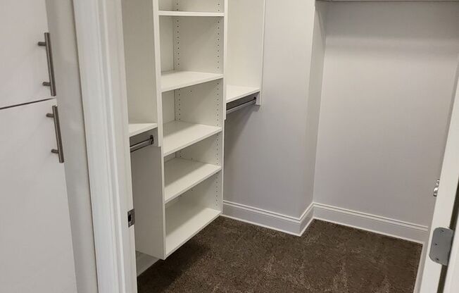1 bed, 1 bath, 993 sqft, $2,100, Unit 908