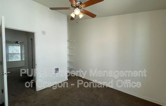 5490 SE MILWAUKIE AVE