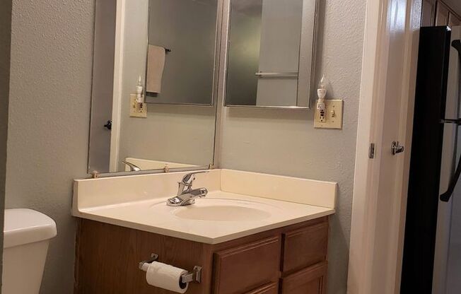 2 beds, 2 baths, $1,350, Unit # 1171