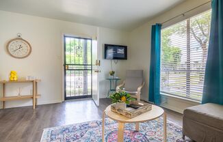 2 beds, 1 bath, $950, Unit #10