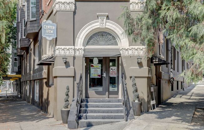 **FURNISHED STUDIO** ACCEPT SHORT-TERM LEASES
