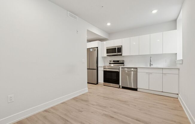 1 bed, 1 bath, 530 sqft, $1,525, Unit B104