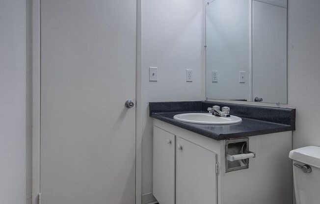 1 bed, 1 bath, 700 sqft, $1,395, Unit Unit 323