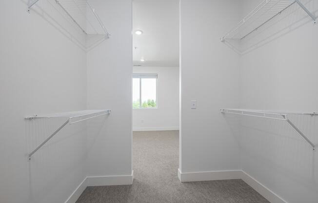 Vicinity at Horn Rapids Apartments Model Closet