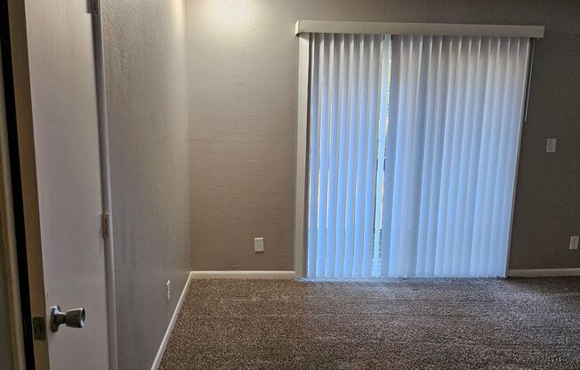 2 beds, 1 bath, 725 sqft, $850, Unit 03