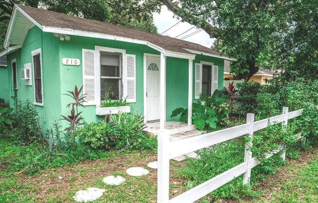 Tampa Street Cottages [D]