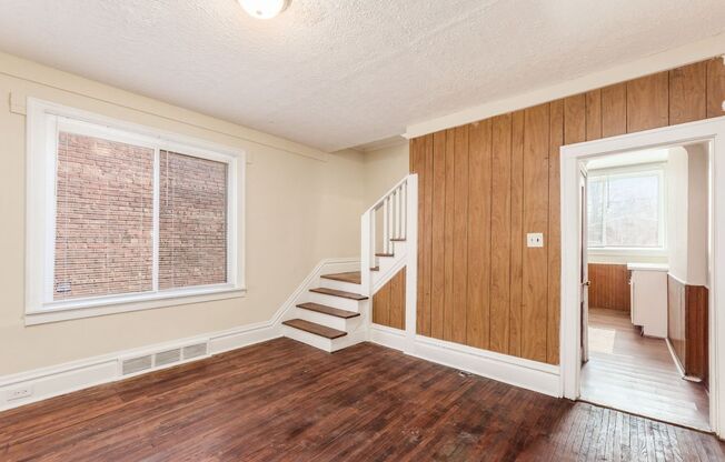 3 beds, 1 bath, 1,384 sqft, $1,195, Unit 1908 Cleveland Ave